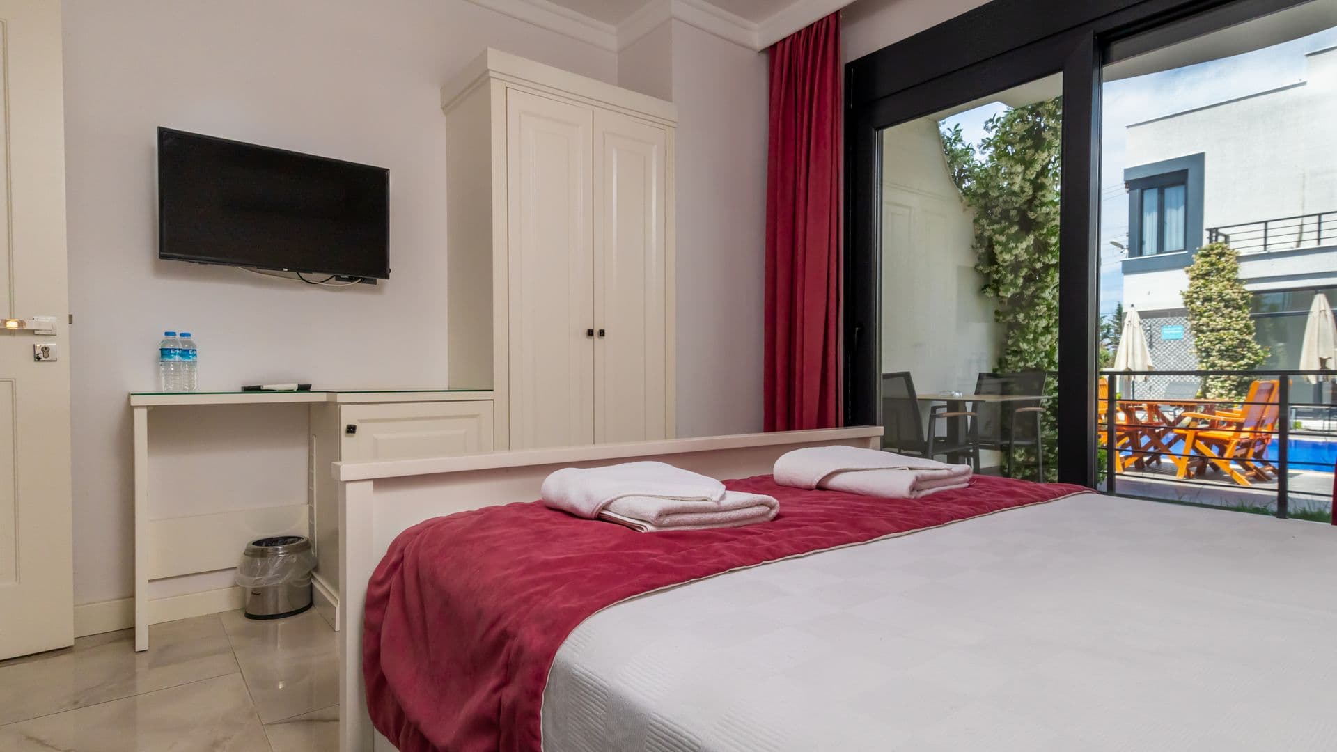 Deluxe Room - Photo 3