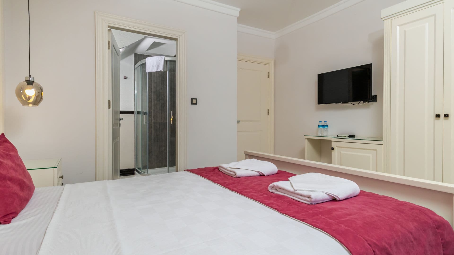 Deluxe Room - Photo 5