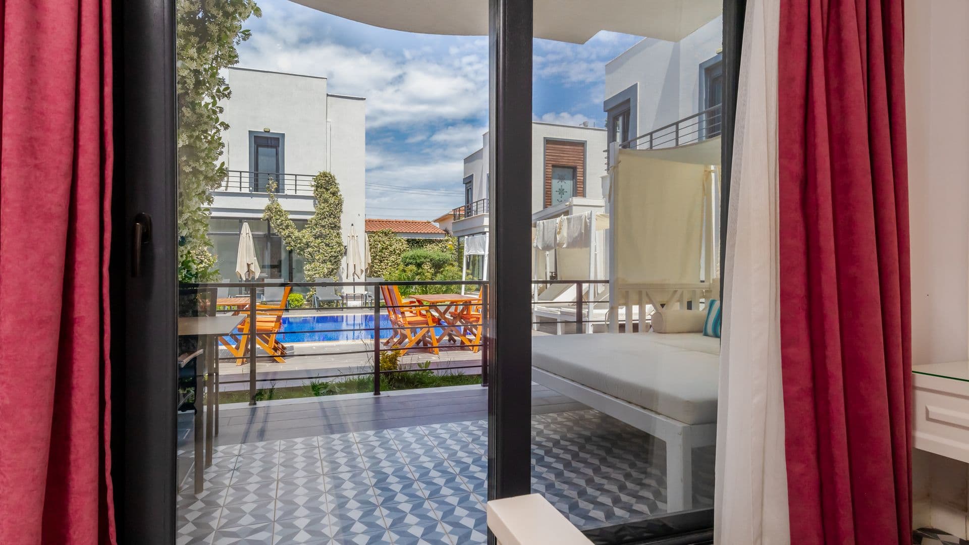 Deluxe Room - Photo 6